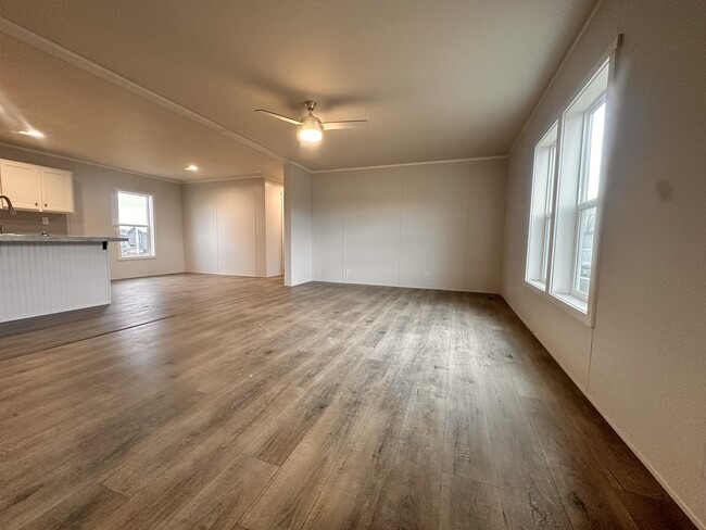 Building Photo - 30 Lapin St