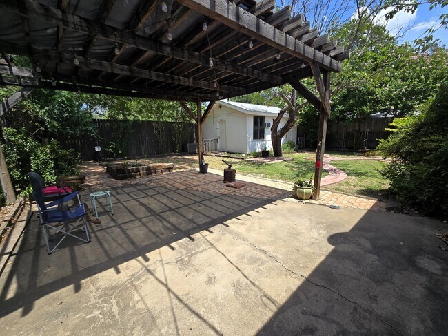Foto del edificio - 2516 W Beauregard Ave
