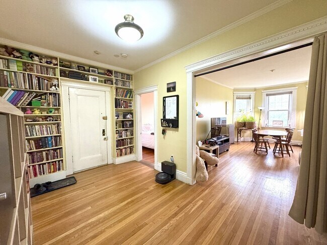 Building Photo - 382 Riverway St
