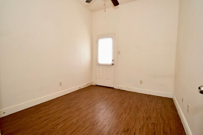 Foto del edificio - 2408-2464 W. Barnett Springs Ave