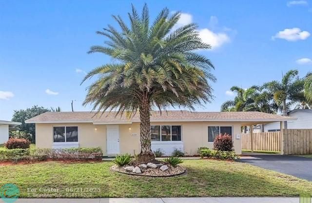 Foto principal - 4330 NW 10th St