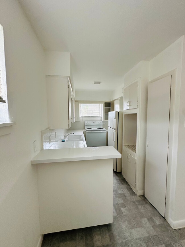 kitchen - 3834 Glen Arbor Dr