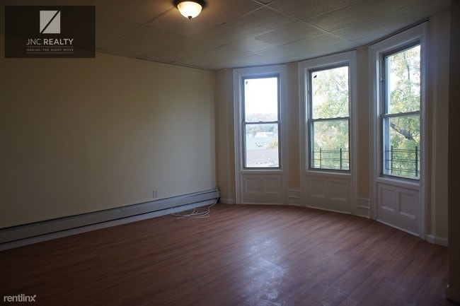 Building Photo - 3 br, 1 bath  - 168 Hillside Ave