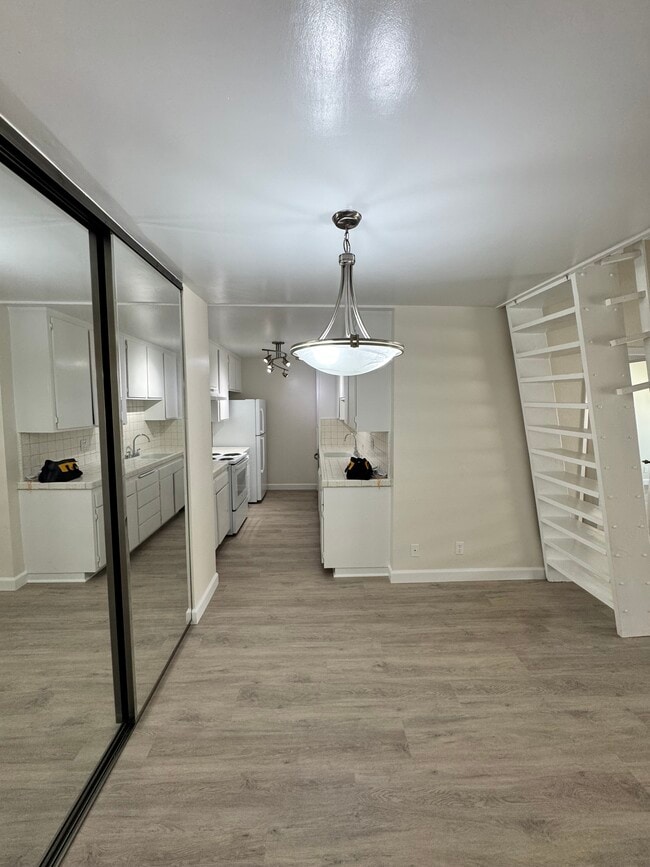 Building Photo - 3565 Linden Ave