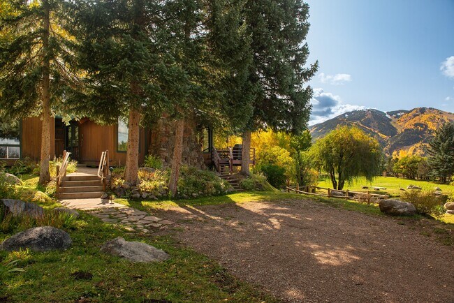 Foto del edificio - 209 E Reds Rd