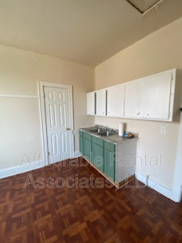 936 W Pierce St Unit Upper, Milwaukee, WI 53204 Condo for Rent in Milwaukee, WI