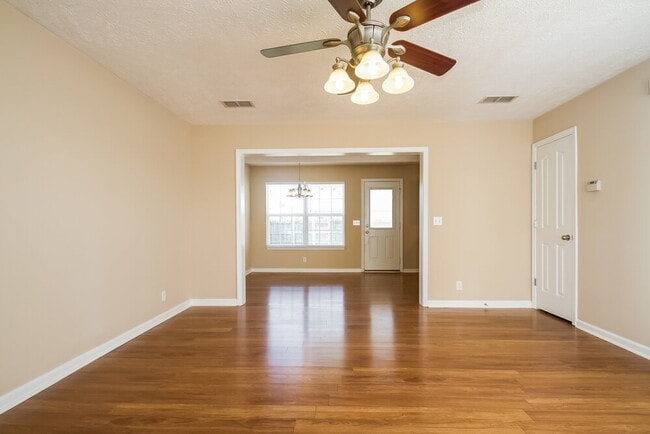 Building Photo - 1611 St Andrews Dr