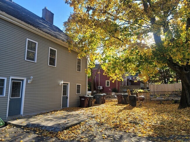 Foto del edificio - 237 Colburn St