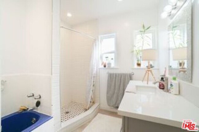 Foto del edificio - 5139 Marathon St