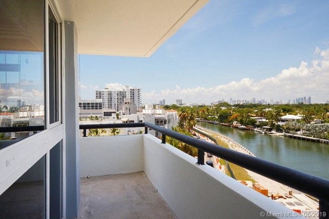 Building Photo - 3200 Collins Ave