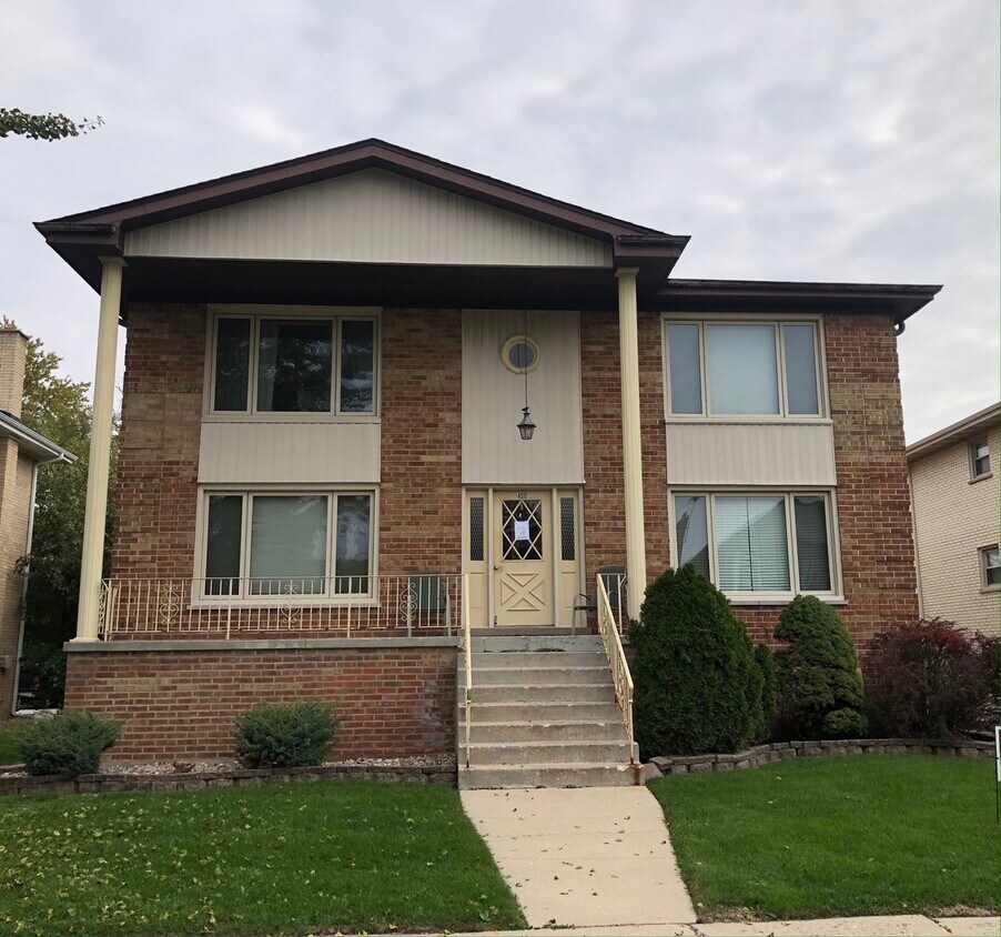 4511 Grove Ave Unit 2, Brookfield, IL 60513 Condo for Rent in
