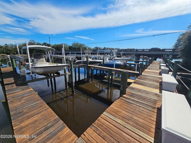 Foto del edificio - 1307 River Hills Cir E