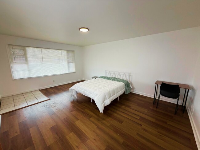 Foto del edificio - 1711 S 1300 E