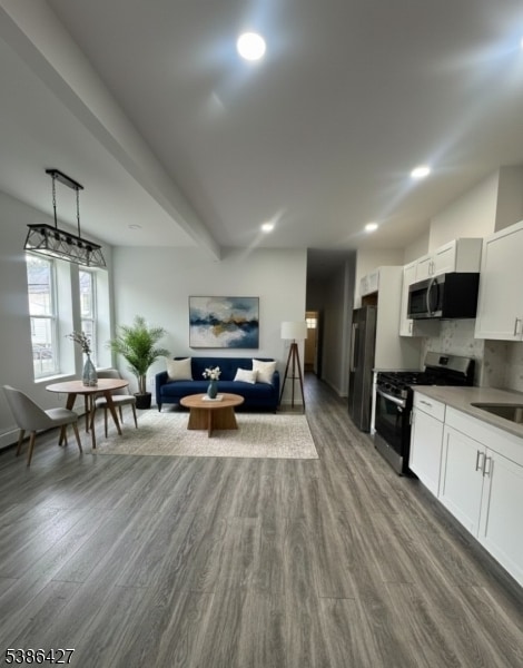 Building Photo - 184 Hickory St