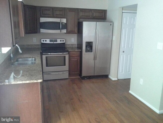 Building Photo - 15354 Inlet Pl