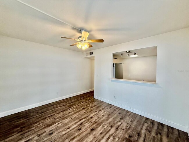 Foto del edificio - 7150 E Bank Dr