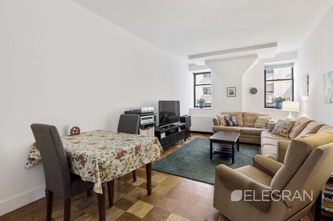 Building Photo - 201 E 69th St