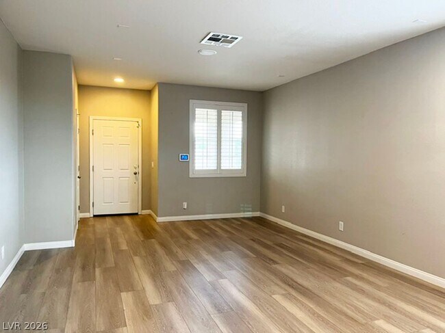 Foto del edificio - 8102 Lake Chippewa St