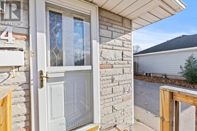 Photo du bâtiment - 14 Westmount Ave