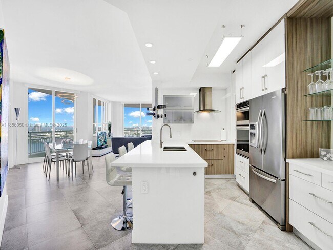 Foto del edificio - 888 Brickell Key Dr