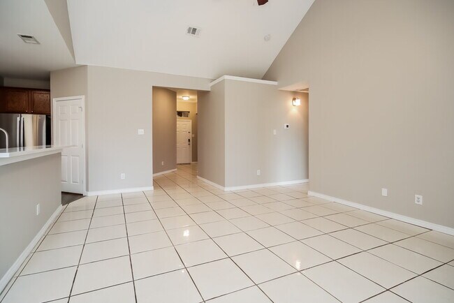 Building Photo - 1420 Castlegar Ln