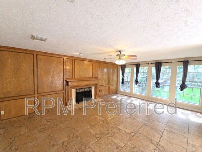 Building Photo - 2502 Fairwind Dr