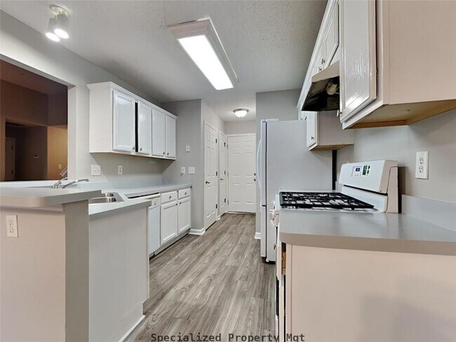 Building Photo - 1397 Buckingham Dr