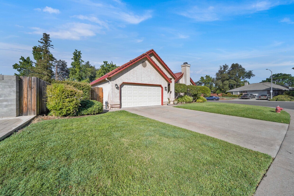 Primary Photo - 3622 Canterbury Dr