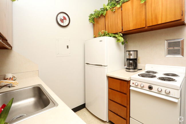 0BR 1BA - 450 SF - Kitchen - Baptist Towers 62+ Senior Living