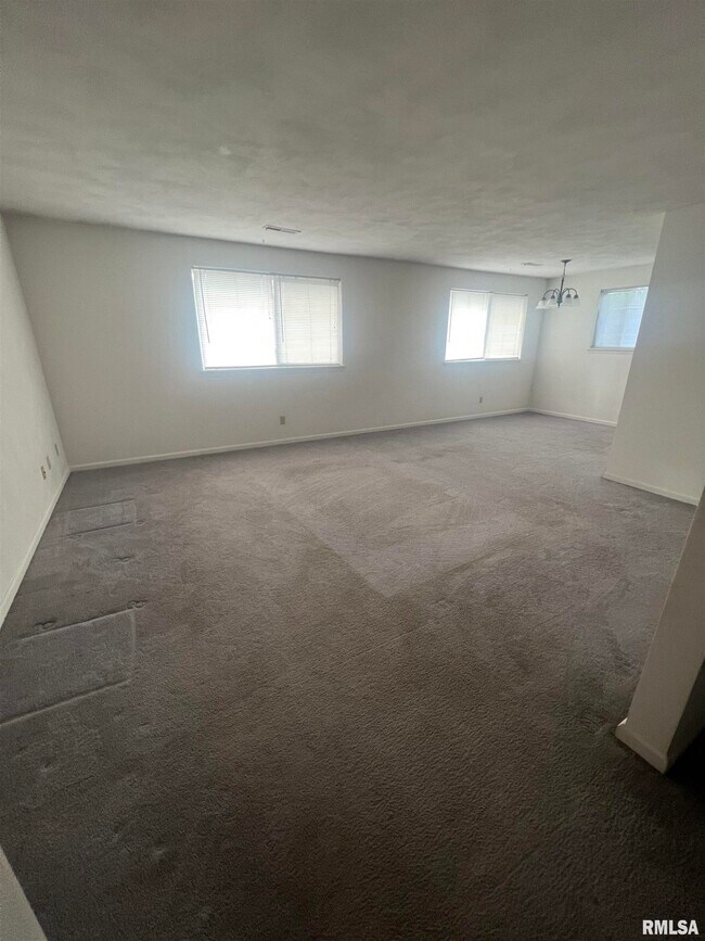 Foto del edificio - 7116 N Miramar Dr