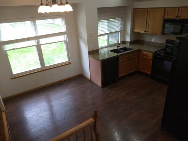 Building Photo - 4 Bed 2.5 Bath w/AC off Rangewood/Vickers ...