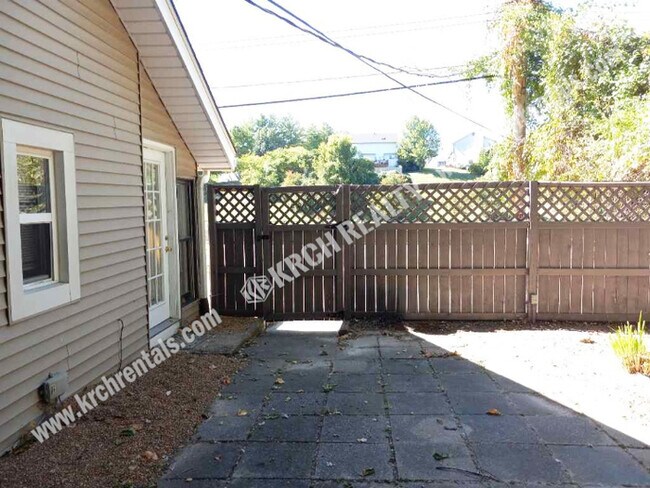 Building Photo - Beautiful 4-Bedroom 2-Bathroom Home with U...