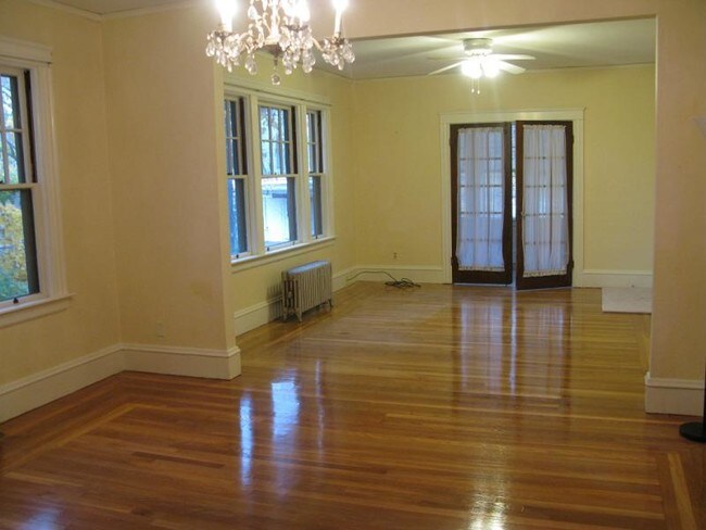 Building Photo - 108 Narragansett St
