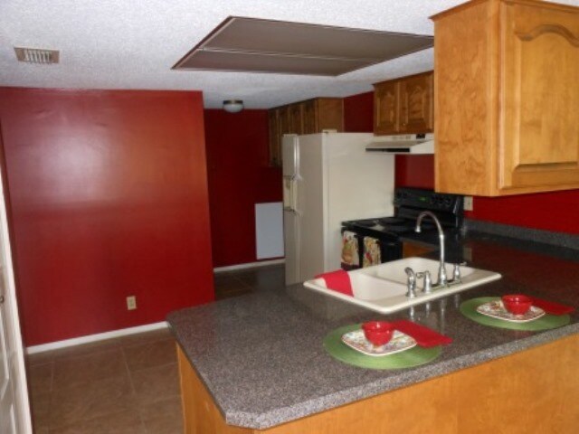 Building Photo - 6181 Lake Tahoe Dr