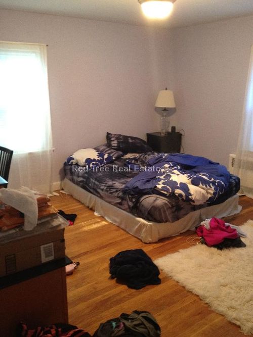 Foto del edificio - 93 Undine Rd