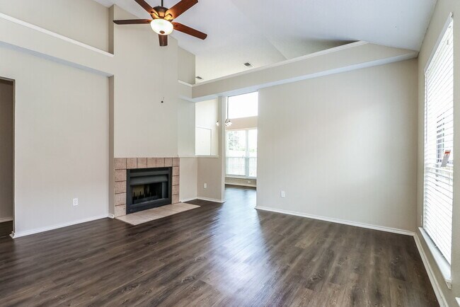 Foto del edificio - 2618 Butterfield Dr