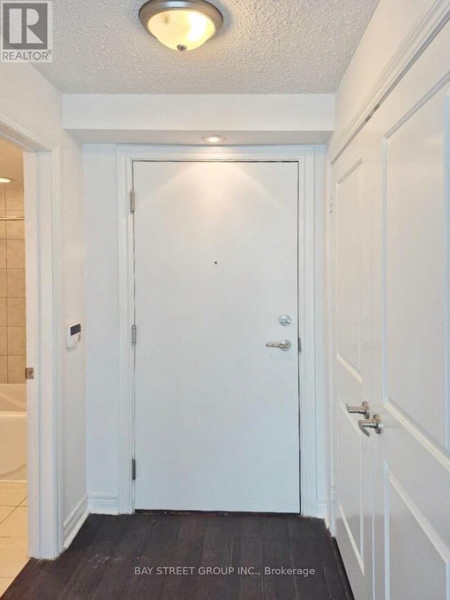 Building Photo - 50 Town Centre Court