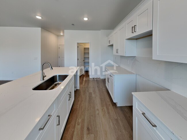 Building Photo - 9821 W Parkway Dr