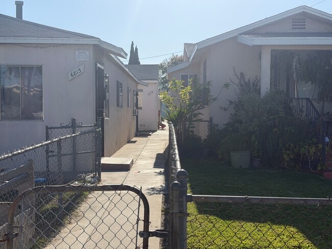 Foto del edificio - 6811 Chanslor Ave