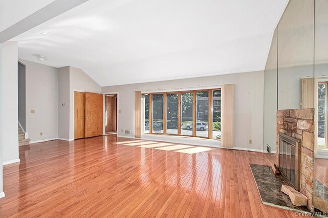 Foto del edificio - 185 Pinewood Rd