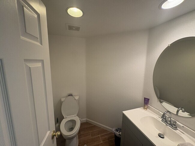 Foto del edificio - 10960 Woolwich Way