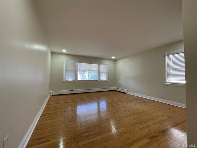 Building Photo - 159 Elm Ave