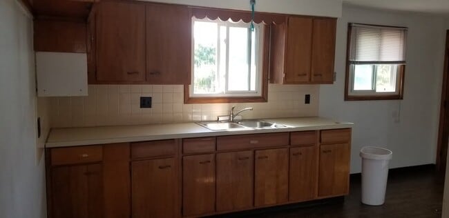 Foto del edificio - 335 Fisher Rd