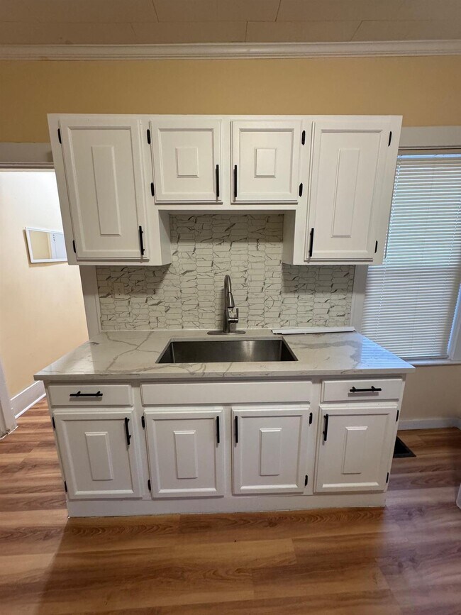 Building Photo - 32 Claremon St