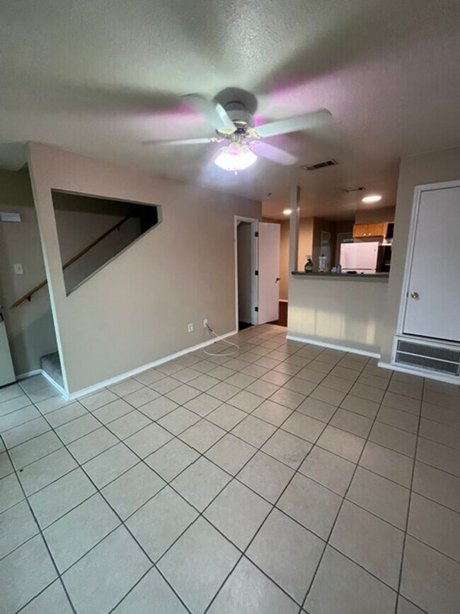 Building Photo - 4411 Abigail Dr