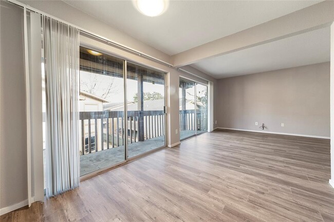 Building Photo - 2124 Burton Dr