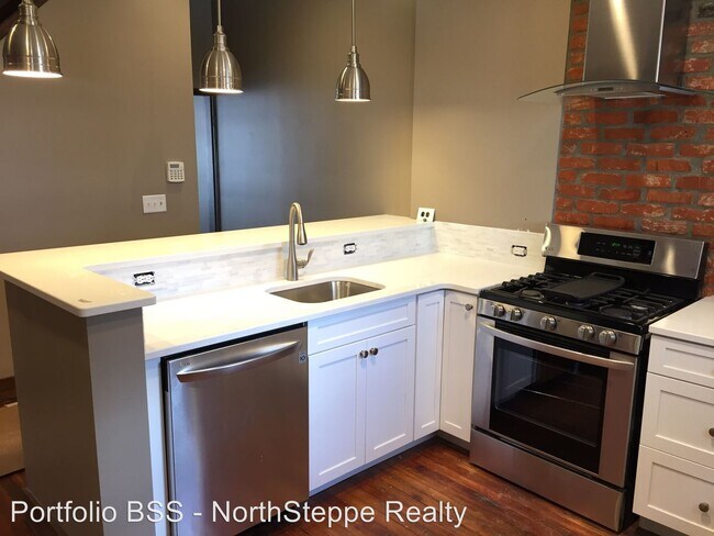 Building Photo - 2 br, 1 bath Apartment - 31 E Second