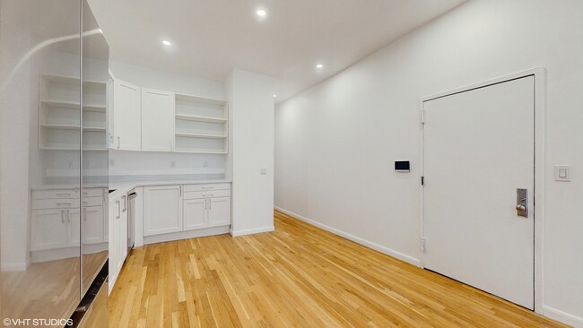 Building Photo - 34 E 20th St