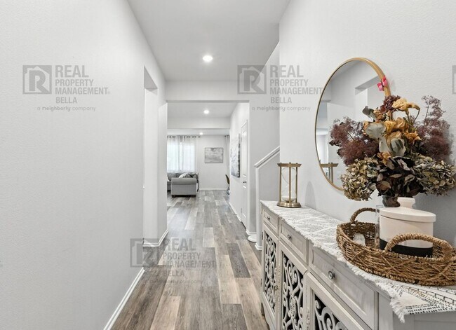 Building Photo - Beautiful 5-Bedroom Home in Audie Murphy R...