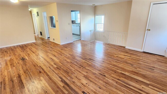 Foto del edificio - 244-57 Grand Central Pkwy